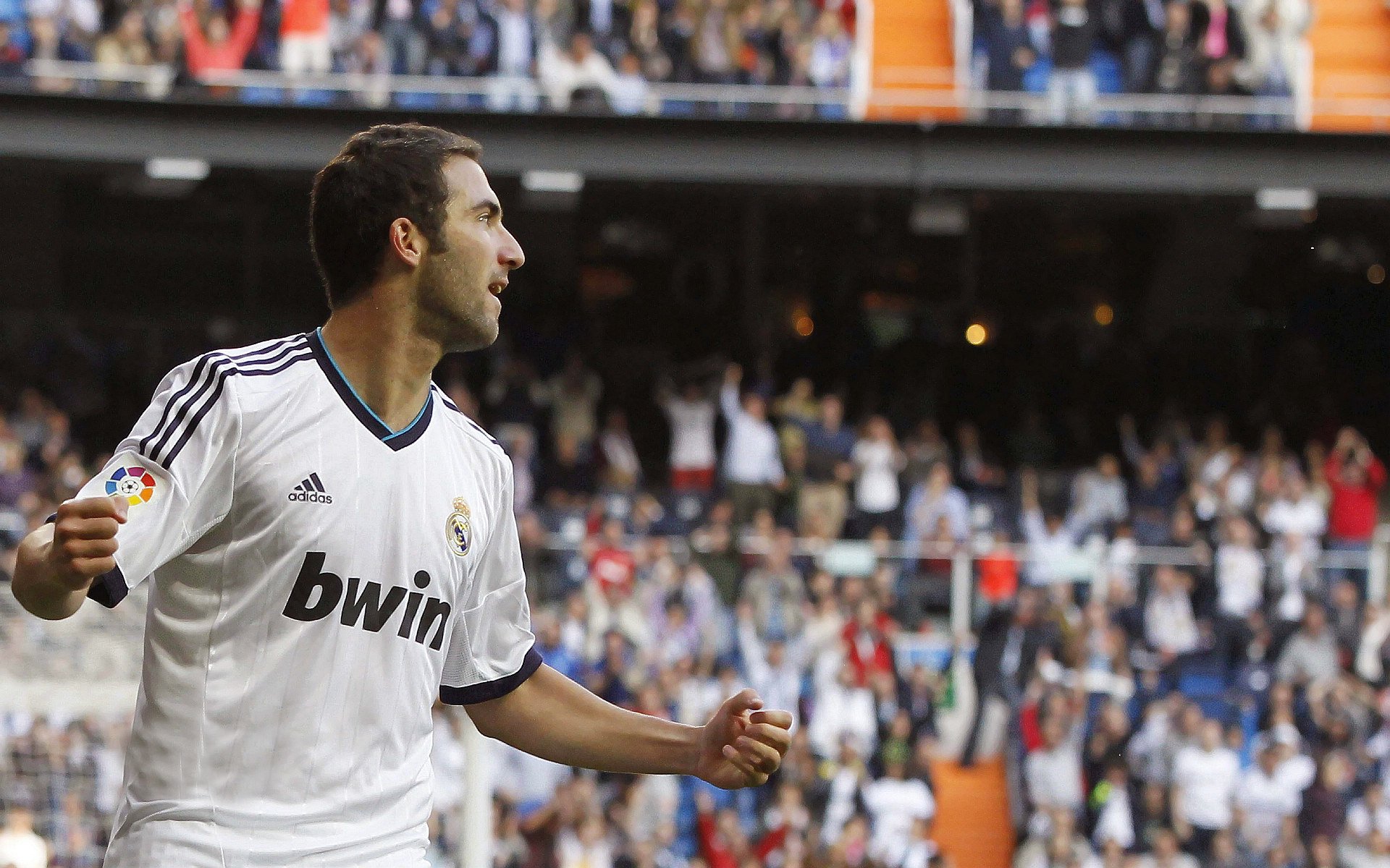 南半球绿茵对决，本泽马一剑封喉，实力回击所有质疑